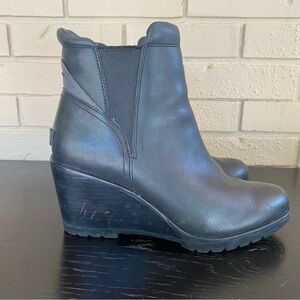 Sorel Women's After Hours Black Wedge Leather Chelsea Bootie Boot size 9.5